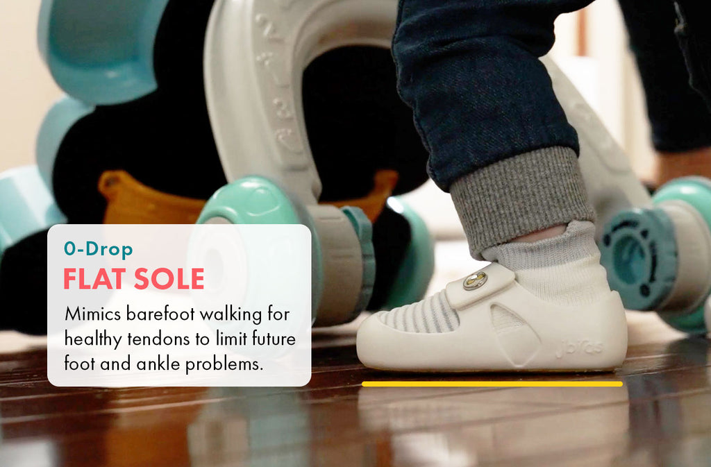0-drop flat sole. Mimics barefoot walking for healthy tendons to limit future foot and ankle problems.